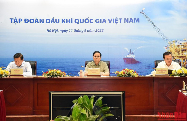 政府总理范明正同国家石油集团举行会谈。 政府总理范明正同国家石油集团举行会谈。