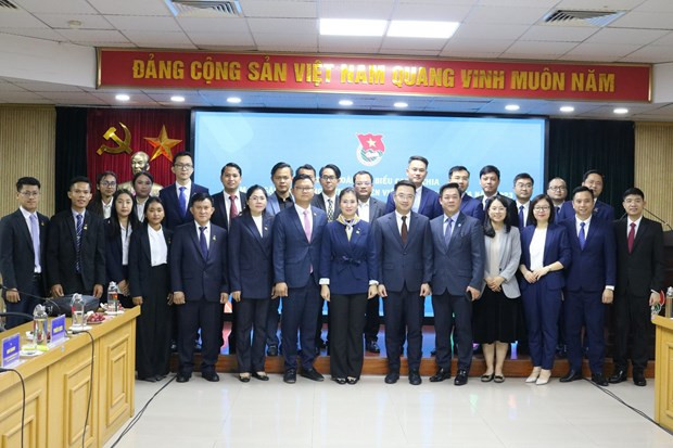 双方代表合影。 双方代表合影。