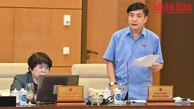 越南国会秘书长、国会办公厅主任裴文强发表讲话。 越南国会秘书长、国会办公厅主任裴文强发表讲话。