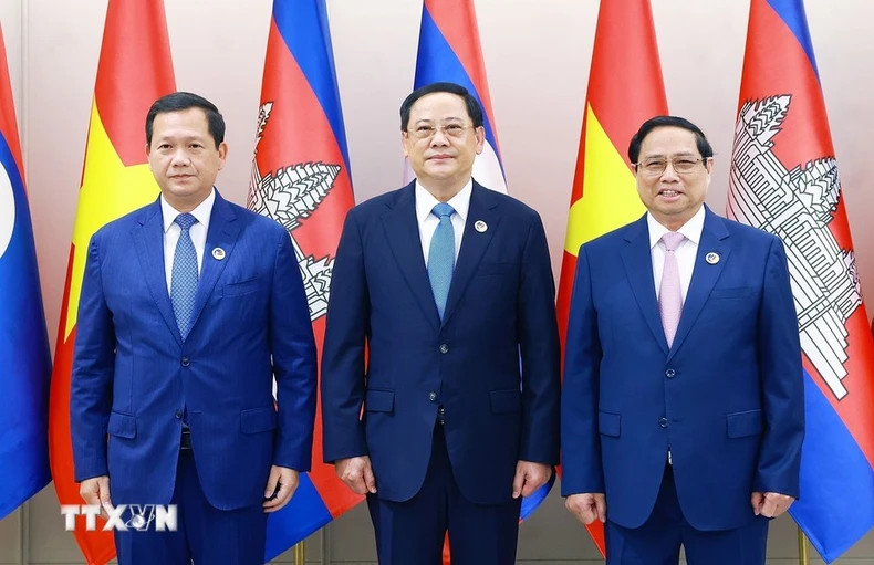 越南政府总理范明正与老挝总理宋赛·西潘敦和柬埔寨首相洪玛奈。 越南政府总理范明正与老挝总理宋赛·西潘敦和柬埔寨首相洪玛奈。