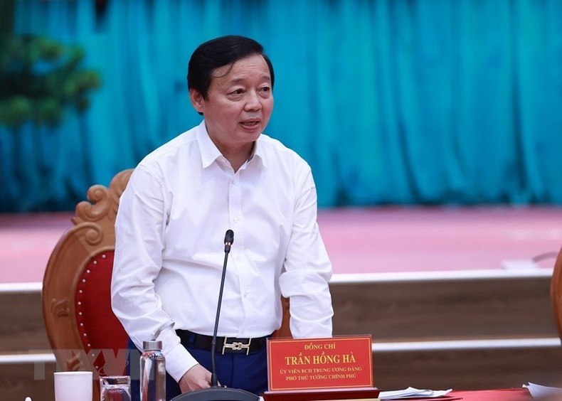 政府副总理陈红河在会上发言。