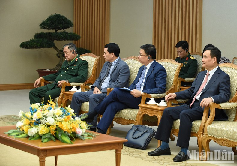 越南各部委领导代表出席会见。 越南各部委领导代表出席会见。