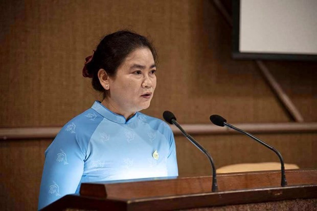 越南妇女联合会常务副主席杜氏秋草在座谈会发表讲话。 越南妇女联合会常务副主席杜氏秋草在座谈会发表讲话。