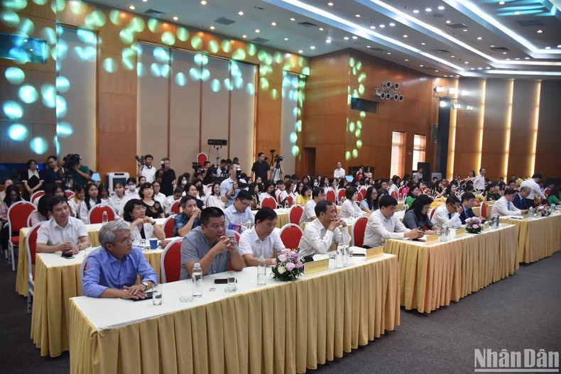 颁奖仪式场景。（日光 摄）