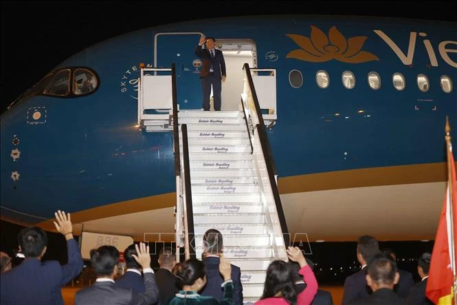 越南国会主席王廷惠一行离开布尔加斯启程回国，圆满结束对保加利亚共和国的正式访问。