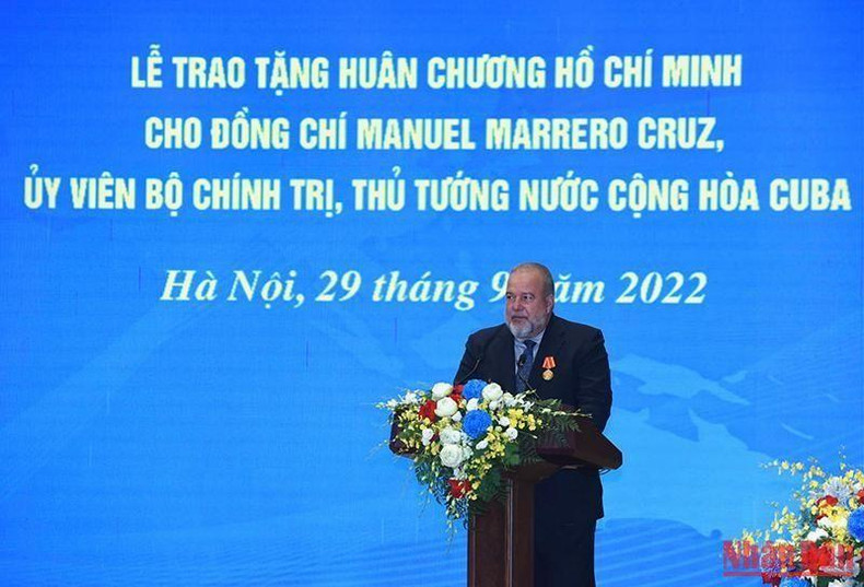 古巴总理曼努埃尔·马雷罗·克鲁斯在胡志明勋章授勋仪式上发言。