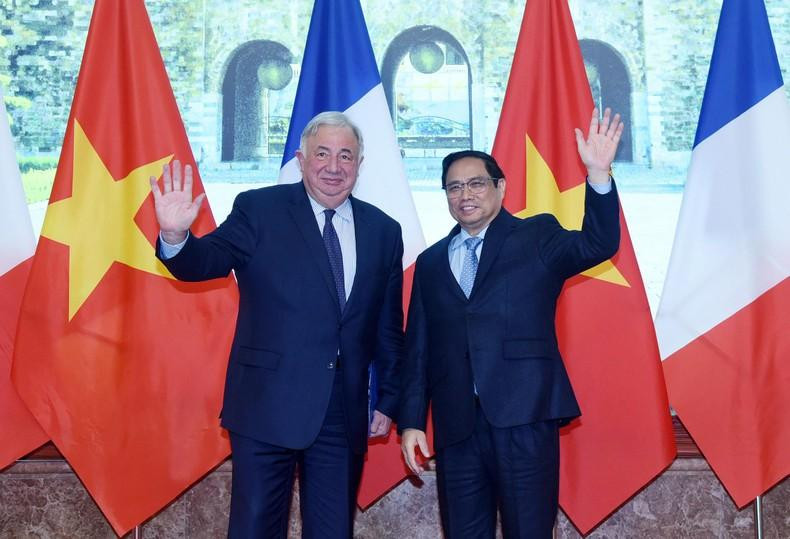 越南政府总理范明正与法国参议院议长热拉尔·拉尔歇。 越南政府总理范明正与法国参议院议长热拉尔·拉尔歇。