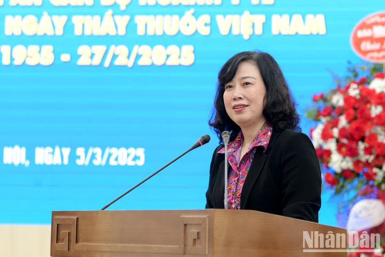 越南卫生部部长陶红兰发表讲话。 越南卫生部部长陶红兰发表讲话。