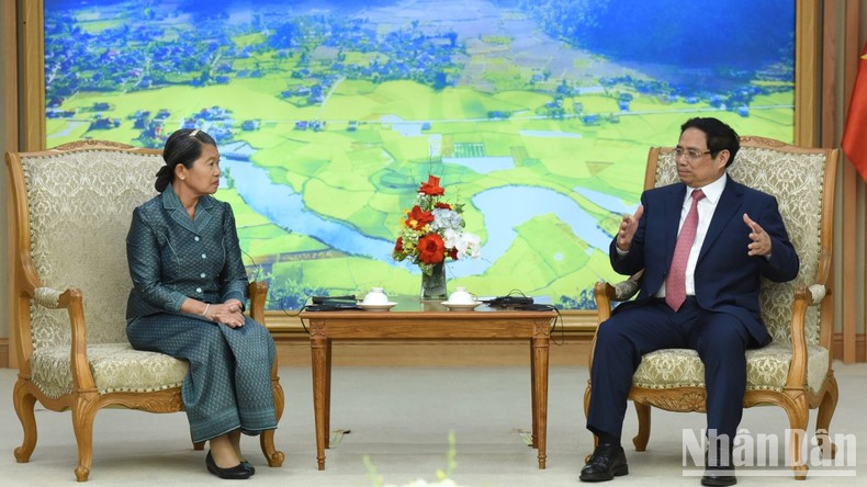 越南政府总理范明正会见柬埔寨副首相、议会联络与监察部大臣梅森安。