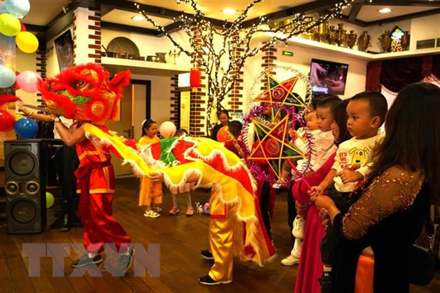 旅居俄罗斯越南儿童欢度中秋节。 旅居俄罗斯越南儿童欢度中秋节。