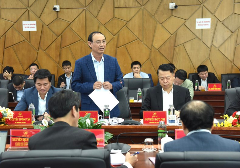 越南交通运输部副部长黎廷寿在会上发言。