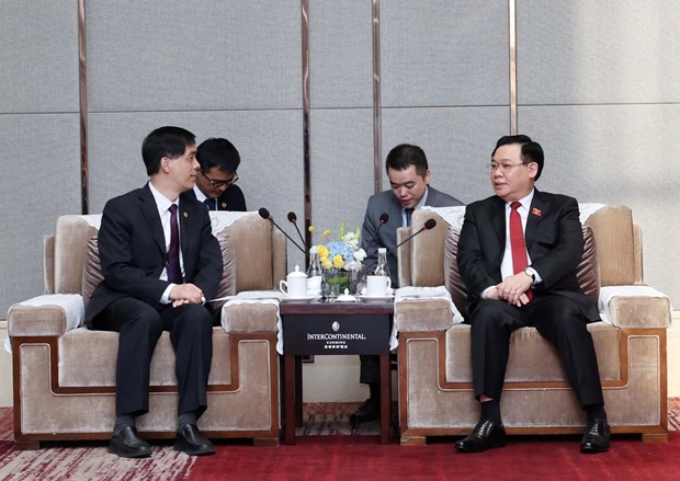 越南国会主席王廷惠在会见云南省邮政分公司总经理严明。 越南国会主席王廷惠在会见云南省邮政分公司总经理严明。