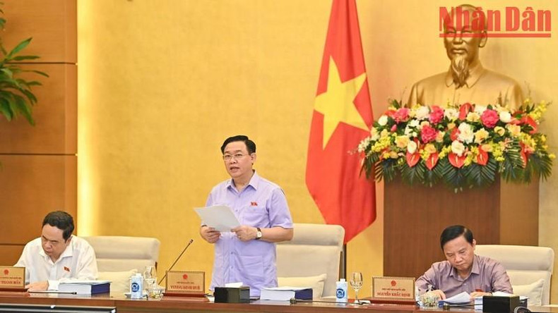 国会主席王廷惠致开幕词。 国会主席王廷惠致开幕词。