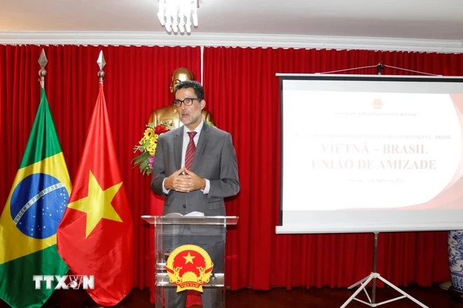 巴西外交部副部长愛德华多•佩斯•萨博亚发表讲话。 巴西外交部副部长愛德华多•佩斯•萨博亚发表讲话。
