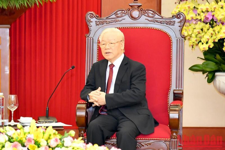 越共中央总书记阮富仲发表讲话。