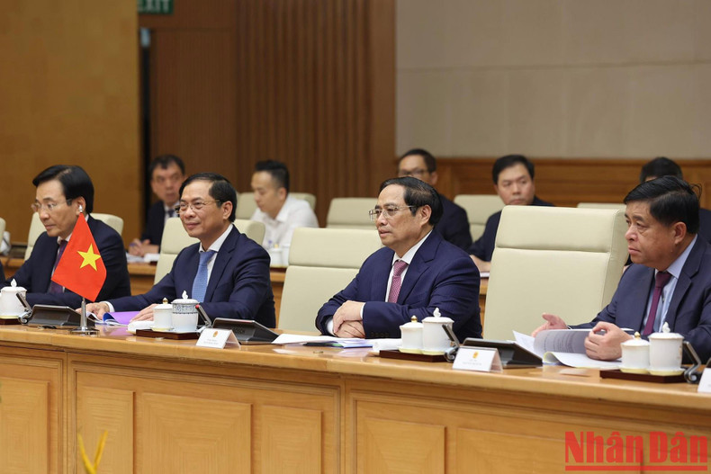 越南政府总理范明正在会谈中发表讲话。 越南政府总理范明正在会谈中发表讲话。