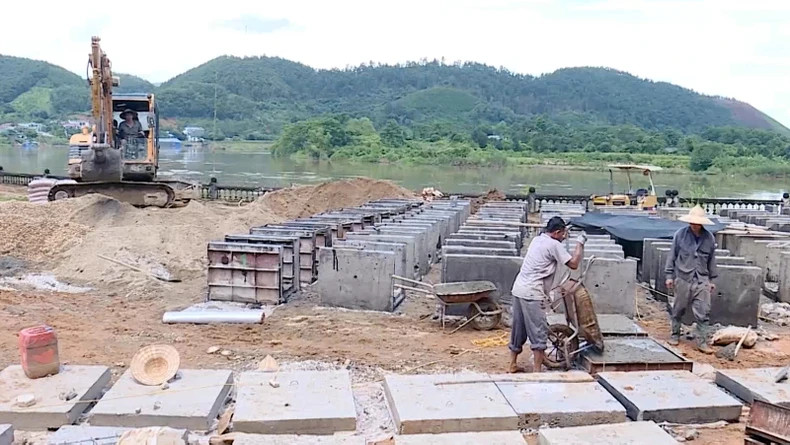 图抓紧完成咸安县新安镇绿色校园美化和泸江沿线道路改造升级工程。 图抓紧完成咸安县新安镇绿色校园美化和泸江沿线道路改造升级工程。