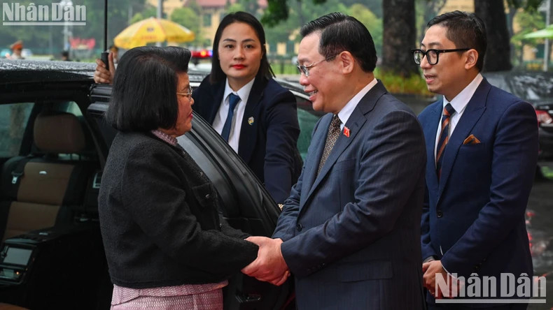 越南国会主席王廷惠热烈欢迎柬埔寨国会主席昆索达莉对越南进行正式访问。 越南国会主席王廷惠热烈欢迎柬埔寨国会主席昆索达莉对越南进行正式访问。