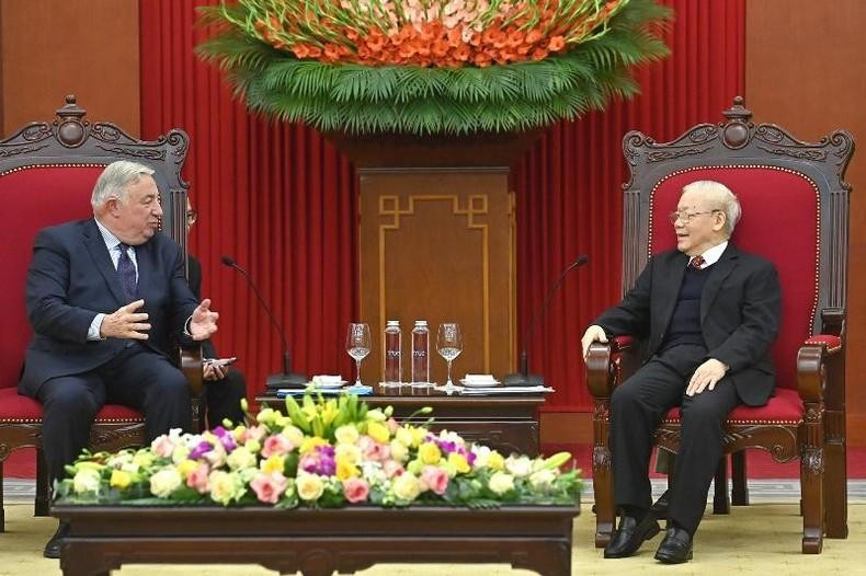 法国参议院议长热拉尔·拉尔发表讲话。 法国参议院议长热拉尔·拉尔发表讲话。