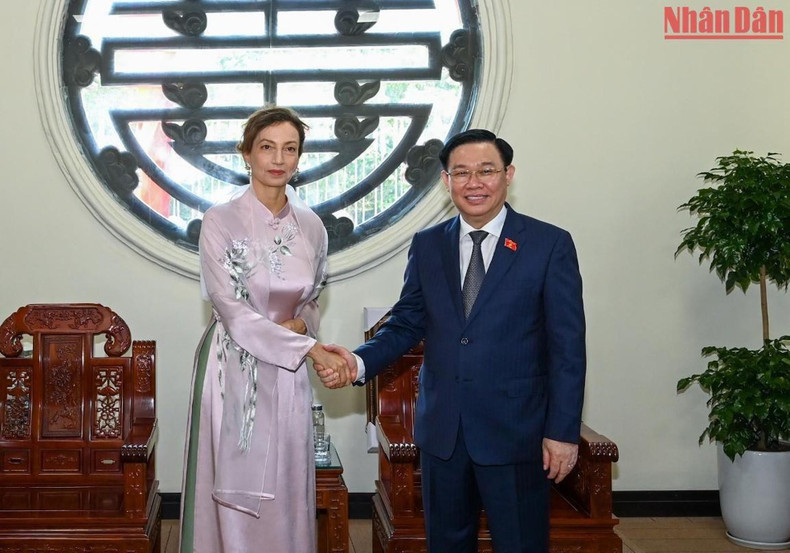 越南国会主席王廷惠会见联合国教科文组织总干事奥德蕾·阿祖莱。 越南国会主席王廷惠会见联合国教科文组织总干事奥德蕾·阿祖莱。