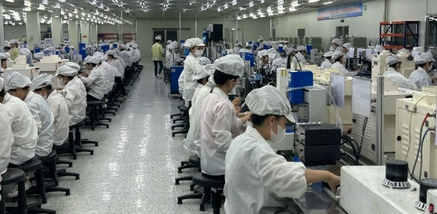 东南经济区电子元件组装。