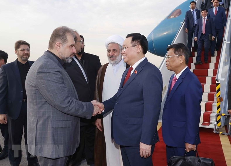 越南国会主席王廷惠抵达梅赫拉巴德国际机场开始对伊朗进行正式访问。