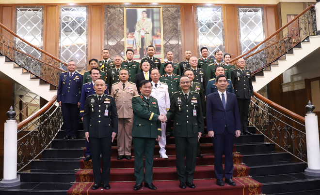 出席第六次越南-泰国国防政策对话的代表合影。