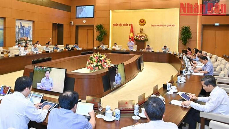 越南国会常委会9月份立法工作专题会议于9月19日上午在国会大厦开幕。 越南国会常委会9月份立法工作专题会议于9月19日上午在国会大厦开幕。