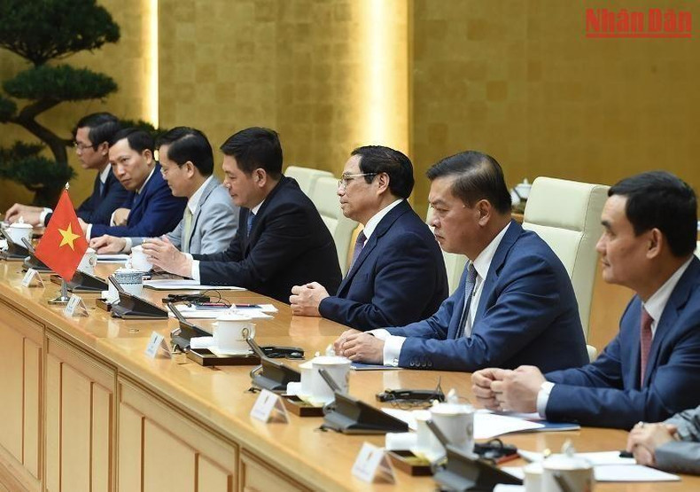 越南政府总理范明正和越南高级代表团。