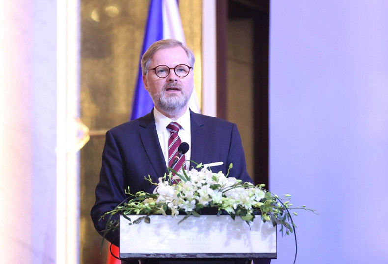 彼得·菲亚拉总理在论坛上发表讲话。 彼得·菲亚拉总理在论坛上发表讲话。