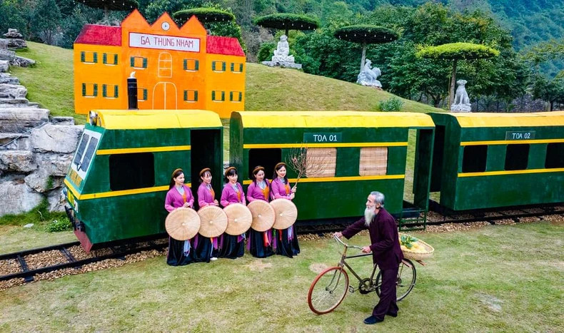 通岩生态旅游区吸引游客量达近2.5万人次。 通岩生态旅游区吸引游客量达近2.5万人次。