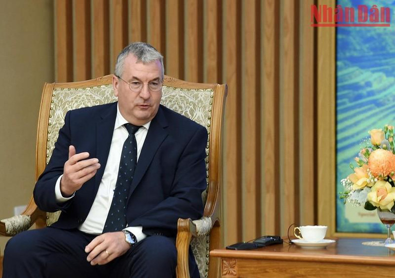 比利时瓦隆-布鲁塞尔大区联盟的首席大臣皮埃尔-伊夫·热霍莱特发表讲话。 比利时瓦隆-布鲁塞尔大区联盟的首席大臣皮埃尔-伊夫·热霍莱特发表讲话。