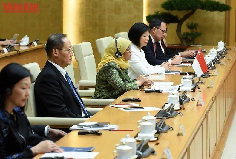 新加坡总统哈莉玛·雅各布和新加坡高级代表团。