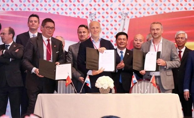 越南与卢森堡企业谅解备忘录签字仪式。