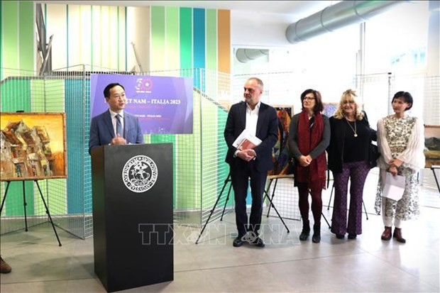 越南驻意大利大使杨海兴发表讲话。 越南驻意大利大使杨海兴发表讲话。