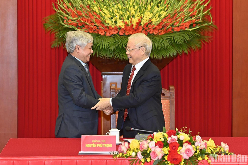 越共中央总书记阮富仲与越南祖国阵线中央委员会主席杜文战。 越共中央总书记阮富仲与越南祖国阵线中央委员会主席杜文战。