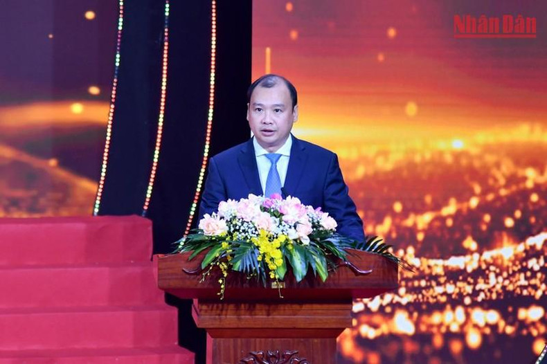 越共中央候补委员、中央宣教部副部长黎海平在仪式上发表讲话。 越共中央候补委员、中央宣教部副部长黎海平在仪式上发表讲话。