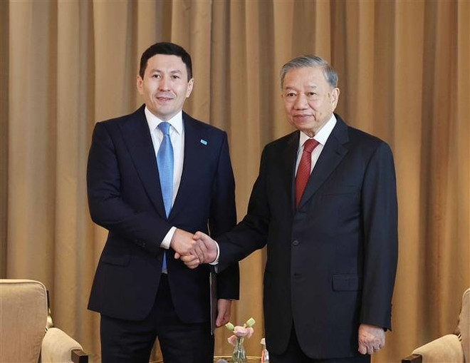 苏林总书记会见哈萨克斯坦国家投资基金会总裁Nurlan Zhakupov。