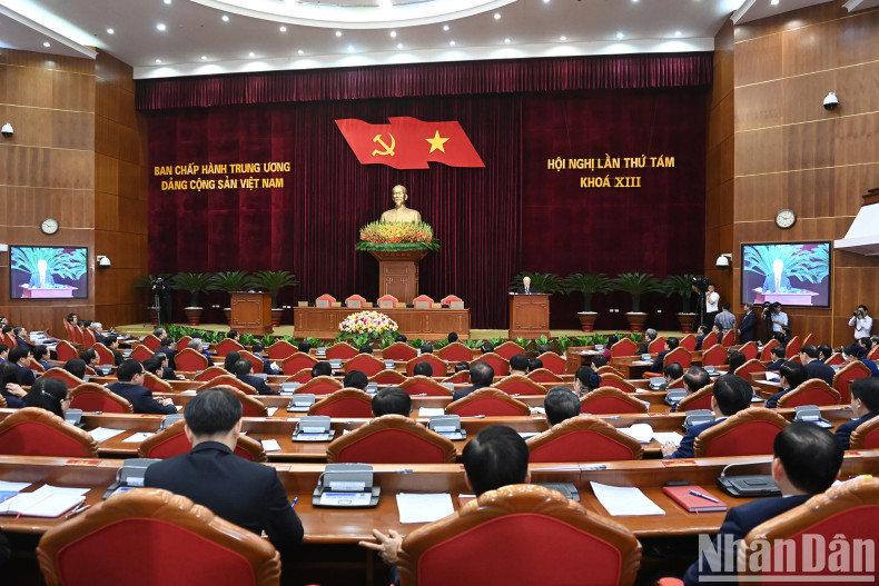 经过7天认真工作，越共第十三届中央委员会第八次全体会议圆满结束。