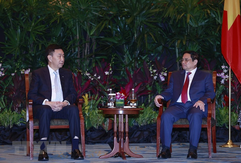 政府总理范明正会见吉宝集团总裁卢振华。 政府总理范明正会见吉宝集团总裁卢振华。