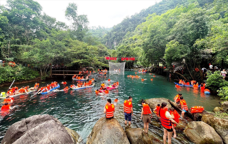 广平省风雅-格邦接待2.7万名游客前来参观。