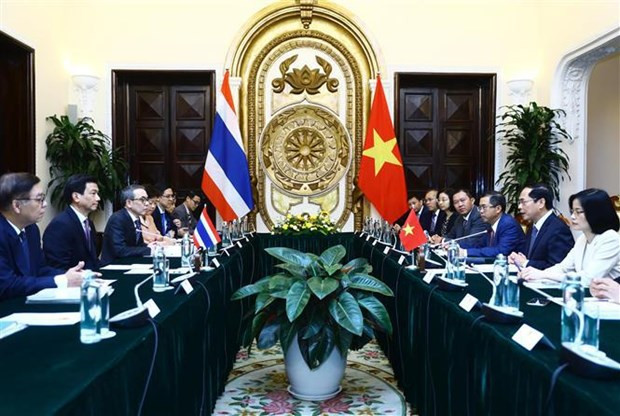 越南外交部长裴青山与泰国副总理兼外交部长帕恩普里举行会谈。 越南外交部长裴青山与泰国副总理兼外交部长帕恩普里举行会谈。