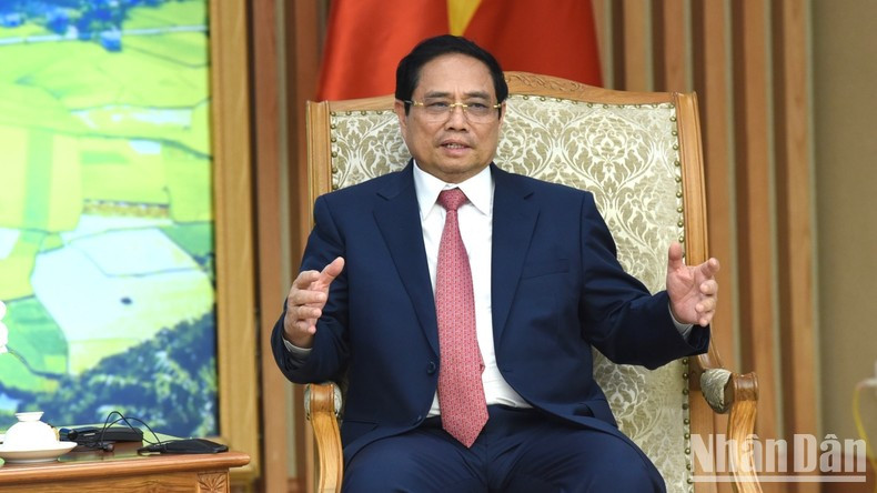 越南政府总理范明正在会见中发表讲话。