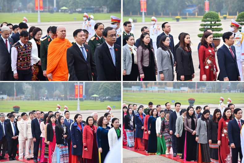 国会代表团在越南第十五届国会第二次特别会议开幕之前入陵瞻仰胡志明主席遗容。 国会代表团在越南第十五届国会第二次特别会议开幕之前入陵瞻仰胡志明主席遗容。