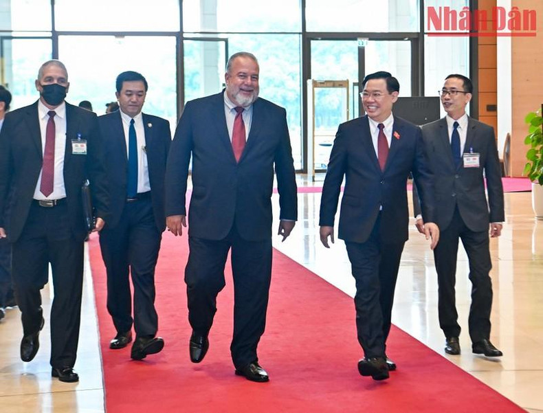 越南国会主席王廷惠与古巴总理曼努埃尔·马雷罗。 越南国会主席王廷惠与古巴总理曼努埃尔·马雷罗。