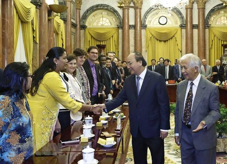 越南国家主席阮春福会见国际著名科学家(组图) ảnh 3 越南国家主席阮春福会见国际著名科学家(组图) ảnh 3