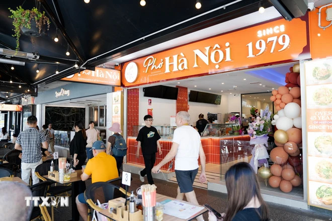 “河内河粉1979”餐厅吸引众多食客前来品尝。