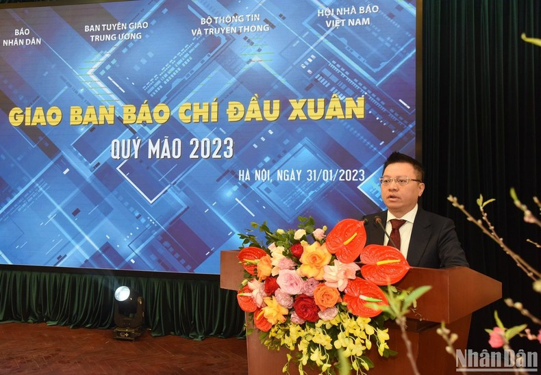 《人民报》社总编辑黎国明在简报会上发言。 《人民报》社总编辑黎国明在简报会上发言。