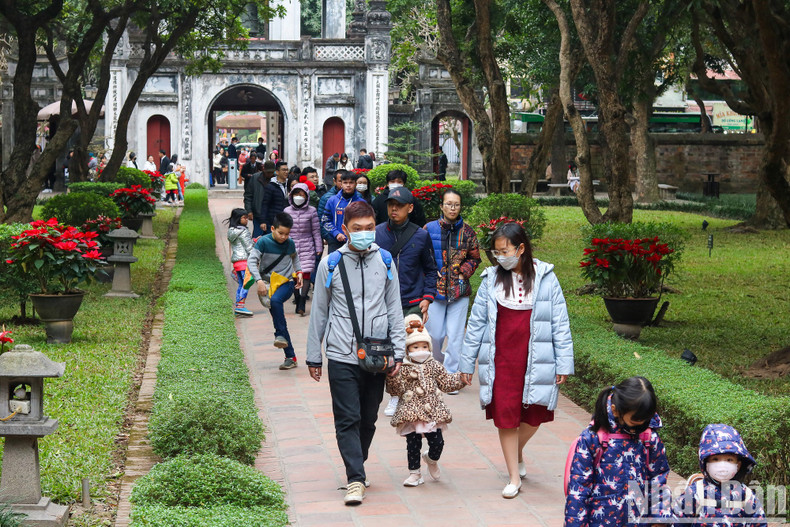 来这里的游客大多是学生们,新春求字,希望在新的一年里取得更好的学习成绩。 来这里的游客大多是学生们,新春求字,希望在新的一年里取得更好的学习成绩。