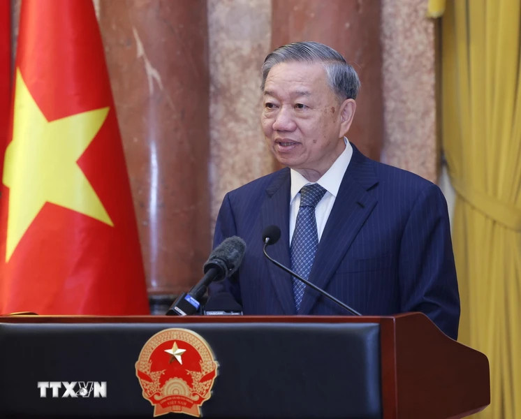 越共中央总书记苏林发表讲话。